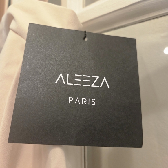 Aleeza Marci Elegant Cream A-Line Skirt With Detachable Straps- Flowy!! - Picture 2 of 11